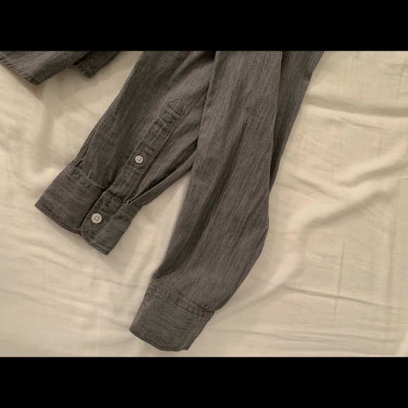 Everlane Men’s Grey Denim Button Down - Picture 5 of 5